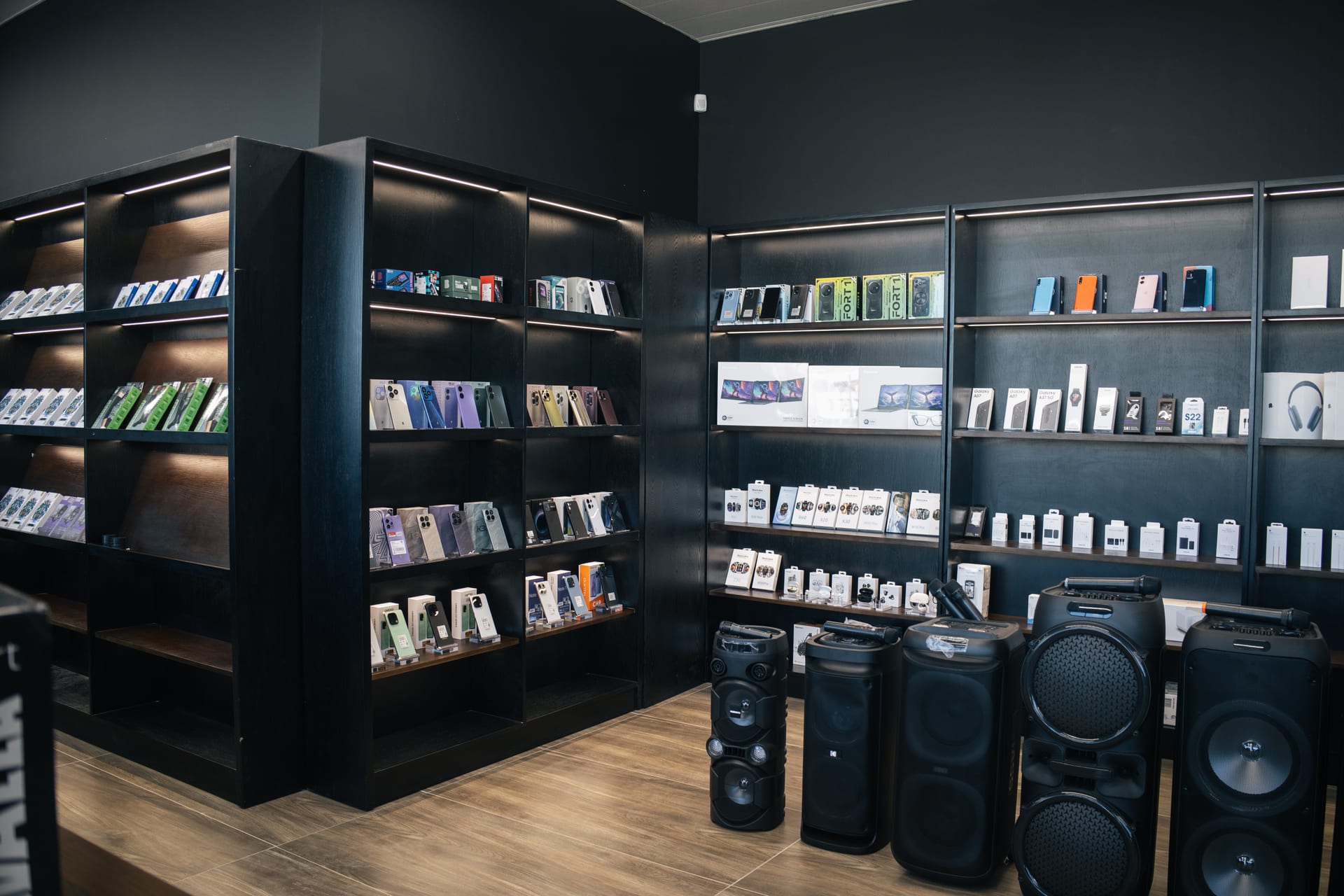 Showroom — hero